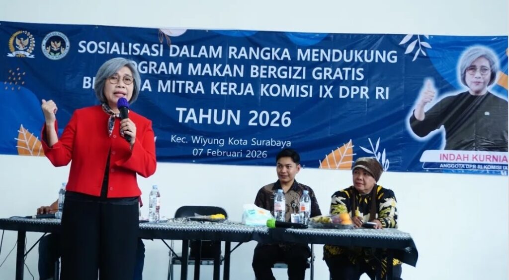 Anggota Komisi IX DPR RI, Indah Kurniawati, saat memberikan sosialisasi MBG di Surabaya (Istimewa/INFOBERGIZI.NET)