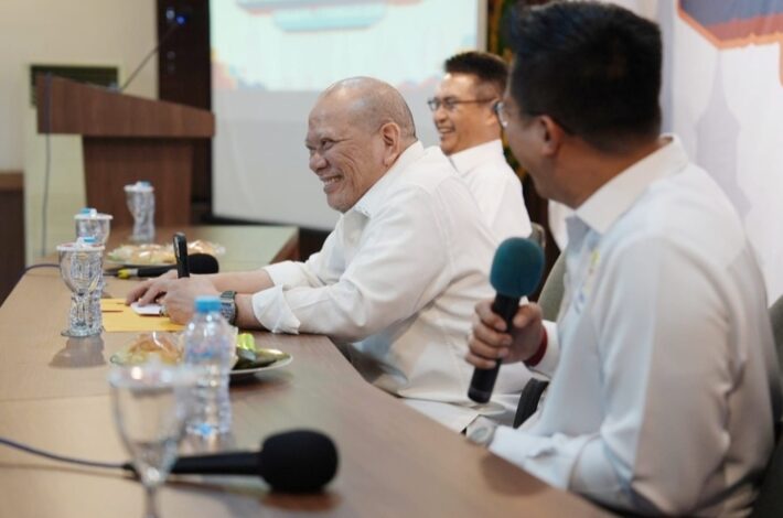 AA La Nyalla Mahmud Mattalitti dalam pertemuan dengan Kadin si Surabaya (Istimewa/INFOBERGIZI.NET)