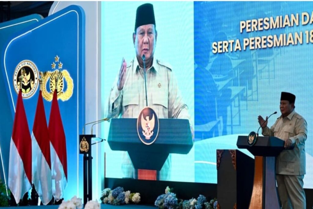 Presiden Prabowo Subianto meresmikan 1.072 Satuan Pelayanan Pemenuhan Gizi (SPPG) dan 18 Gudang Ketahanan Pangan Polri serta groundbreaking 107 SPPG Polri di SPPG Polri Palmerah, Jakarta